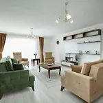 Golden Star Aparthotel