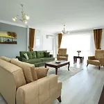 Golden Star Aparthotel 3*