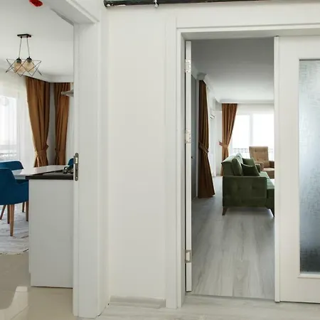 Golden Star Aparthotel