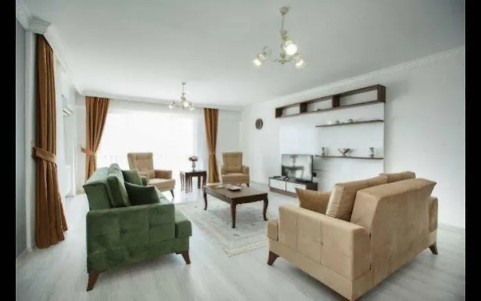 Golden Star Aparthotel