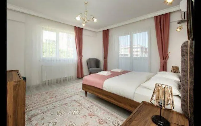 Golden Star Aparthotel