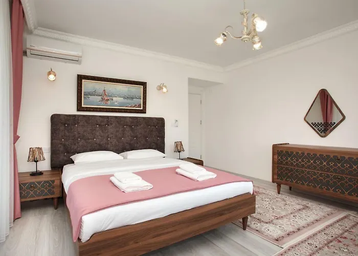 Golden Star Aparthotel