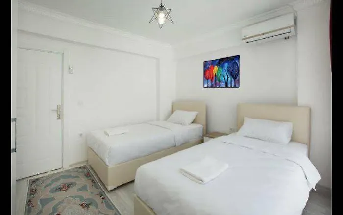 Aparthotel Golden Star 3*